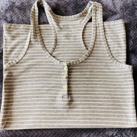 Move Tank Top - Picture 3 of 14